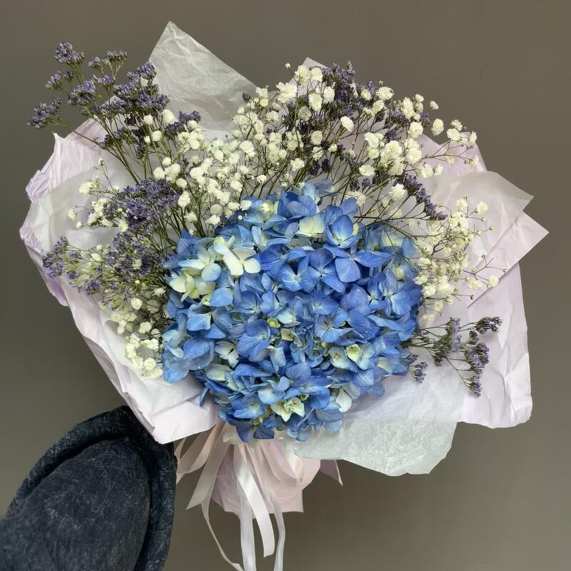 Букет комплимент с гортензией, гипсофиллой, лимониум