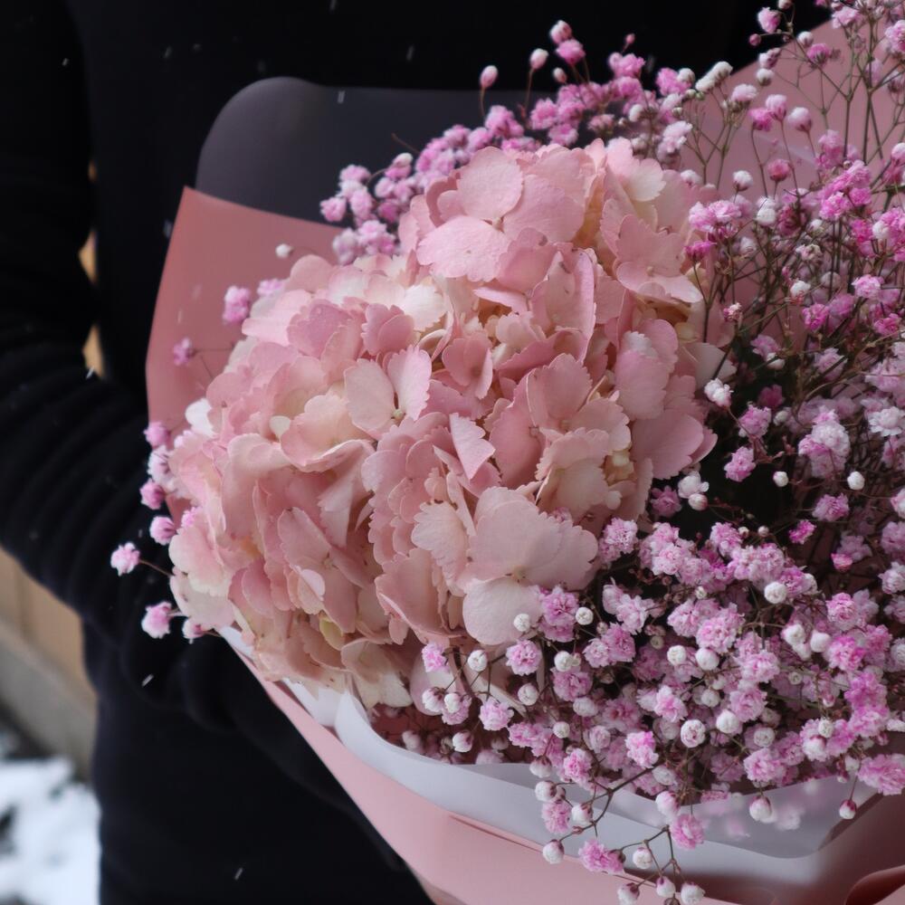 Пушистая гипсофила с розовой гортензией Пушистая гипсофила с розовой гортензией