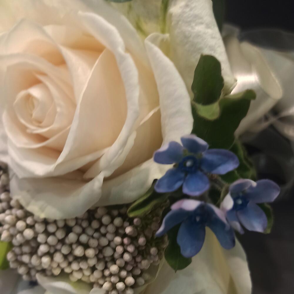 Свадебный букет с бутоньеркой Свадебный букет с бутоньеркой